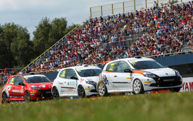 Stan van Oord scoort op drukbezocht TT Circuit Assen zijn eerste Clio Cup-podium