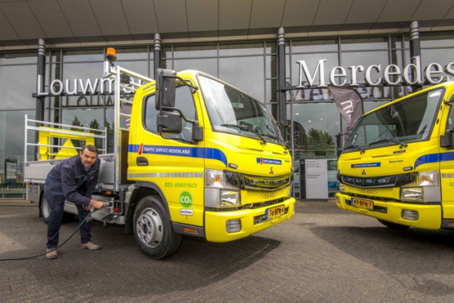 Eerste twee FUSO eCanters voor Traffic Service Nederland