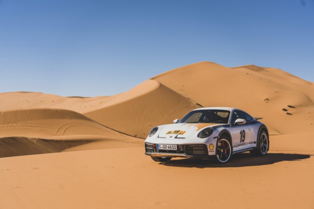 Porsche levert historische stickersets voor nieuwe 911 Dakar
