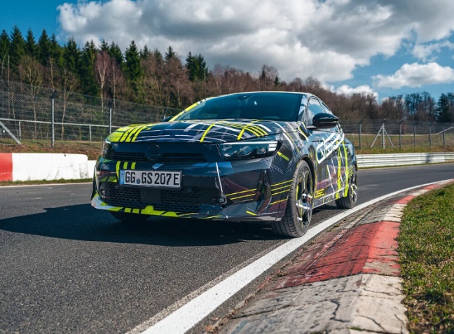 Nieuwe Opel Corsa GSE toont karakter met sportieve camouflage