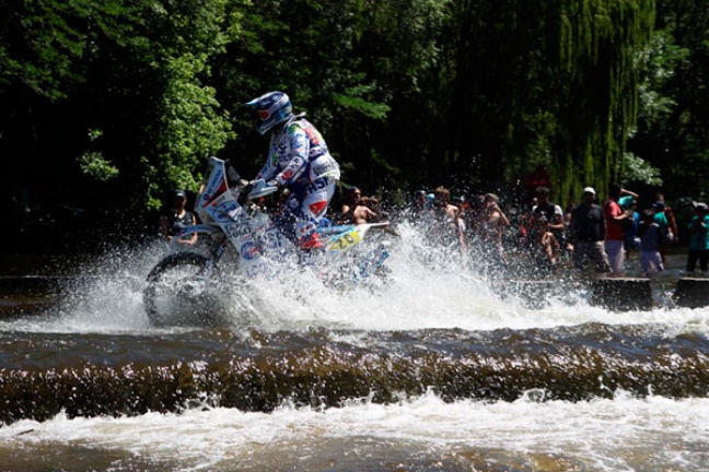 Henk Knuiman bouwt het tempo op tijdens eerste etappe Dakar Rally