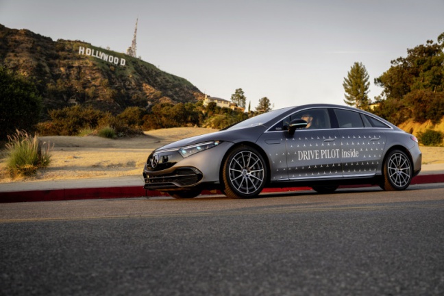 Amerikaanse autoriteiten geven groen licht: Mercedes-Benz krijgt als eerste goedkeuring voor gebruik van markeringslichten