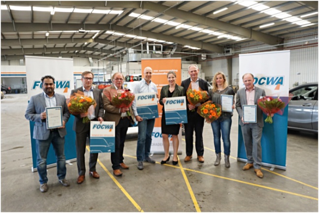 Van links naar rechts: Irfan Rahimbaks (ABS), Nico Stolk (ABS), Ad Oostendorp (ABS), Harold van der Leest (ABS), Femke Teeling (FOCWA), Bert Huisman (ABS), Gerda Lauwers (Autoschade Theo Lauwers), Wim Holtkamp (ASN Roelofs).