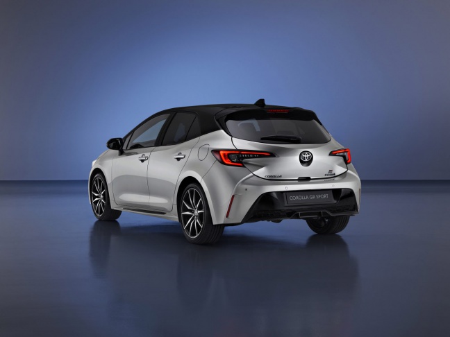 Toyota Corolla krijgt update voor 2023: vijfde generatie hybride en nieuw infotainment