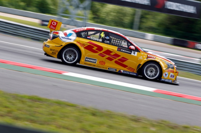 Tom Coronel pas laat op gang tijdens WTCC-races Moskou