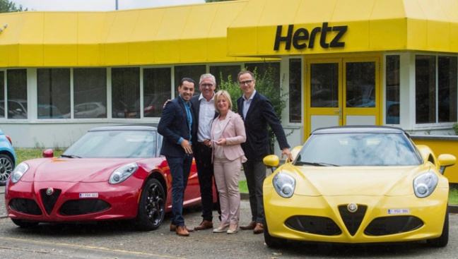 v.l.n.r: Salah Merzoug Short Term Rental & Used Car Manager FCA België, Henk van den Helder General Manager Hertz Benelux, Corry van Liefferinge Hertz België, Cédric Donck, Brand Country Manager Alfa Romeo & Jeep