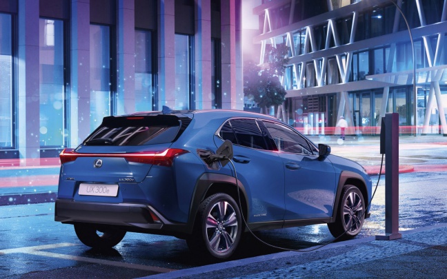 WERELDPREMIÈRE eerste volledig elektrische LEXUS: DE LEXUS UX 300e ELECTRIC