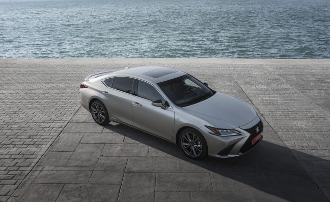 ADAC ECOTEST: LEXUS ES 300h IN PRAKTIJK BESTE SCORE IN ZIJN KLASSE