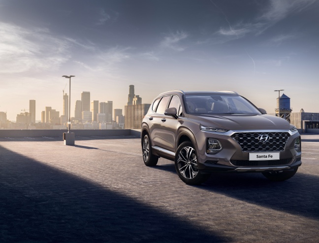 Hyundai onthult met trots de eerste beelden van de nieuwe generatie Santa Fe.