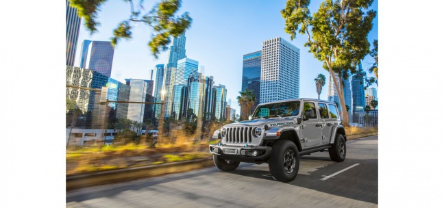 Nieuwe Jeep&reg; Wrangler 4xe Plug-in Hybride sluit aan bij Renegade en Compass 4xe PHEV