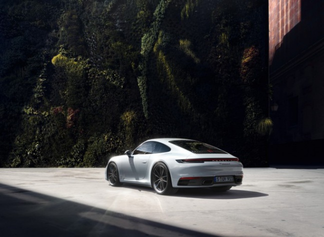 385 pk sterke 911 Carrera-modellen nu ook met vierwielaandrijving