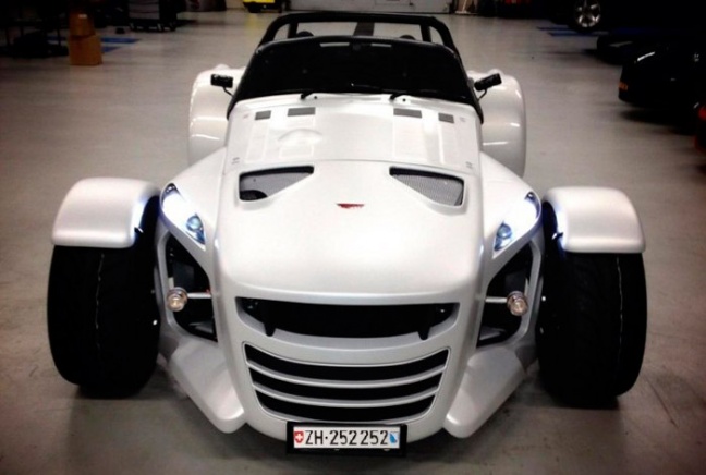 Eerste Donkervoort D8 GTO’s afgeleverd in Zwitserland