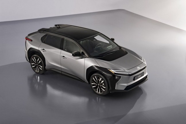 Toyota maakt alle prijzen bekend van nieuwe batterij-elektrische bZ4X: vanaf 39.995 euro