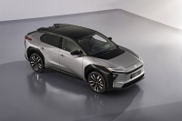 Toyota maakt alle prijzen bekend van nieuwe batterij-elektrische bZ4X: vanaf 39.995 euro