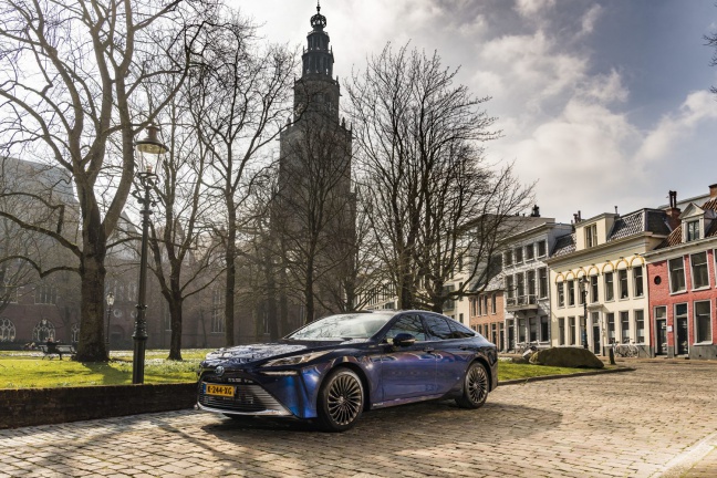 Eerste Nederlandse Toyota Mirai nieuwe dienstauto gemeentebestuur Groningen