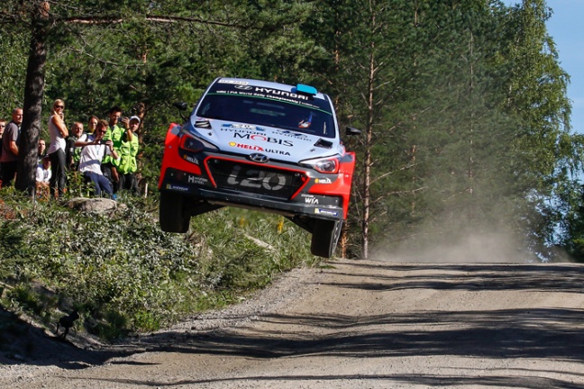 Abbring met Hyundai New Generation i20 WRC aan de start van spectaculaire Rally Finland