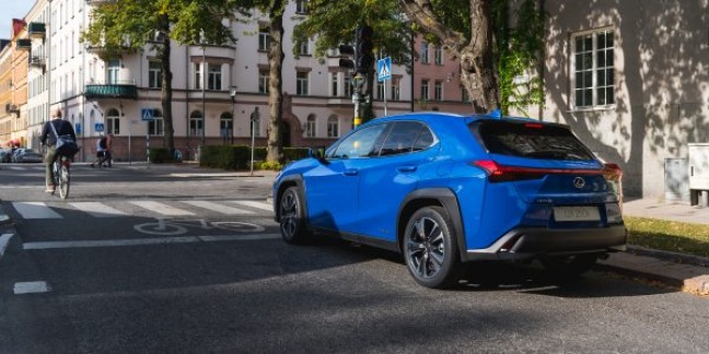 Nieuwe premium crossover Lexus UX nu ook als hybride