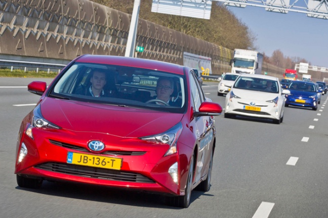 Semi-zelfrijdende Toyota Prius in Nationale Platooningtest A2