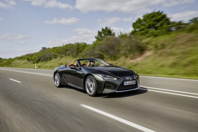 LEXUS LC 500 CONVERTIBLE beste open auto volgens CARWOW