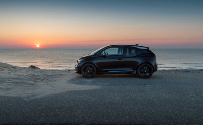 BMW i3 klanten doneren 100.000 euro aan The Ocean Cleanup op Wereldwaterdag 2021.